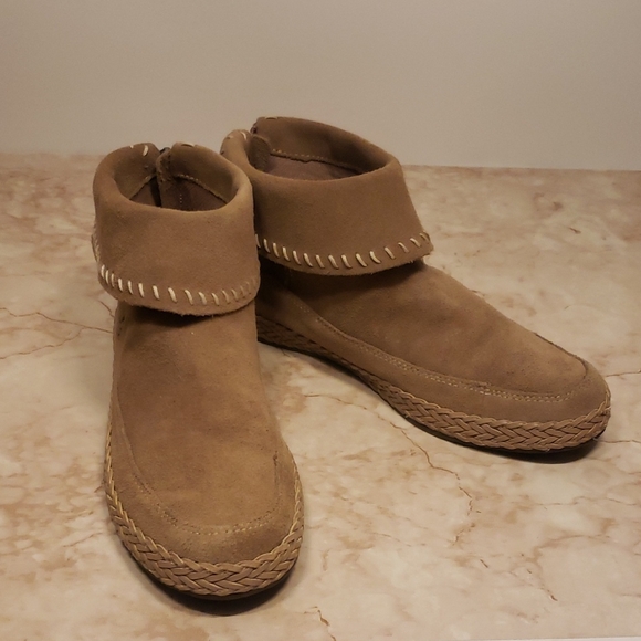 UGG Tan Suede Ankle Boots with Stitch Detail Size 6 - Picture 1 of 8